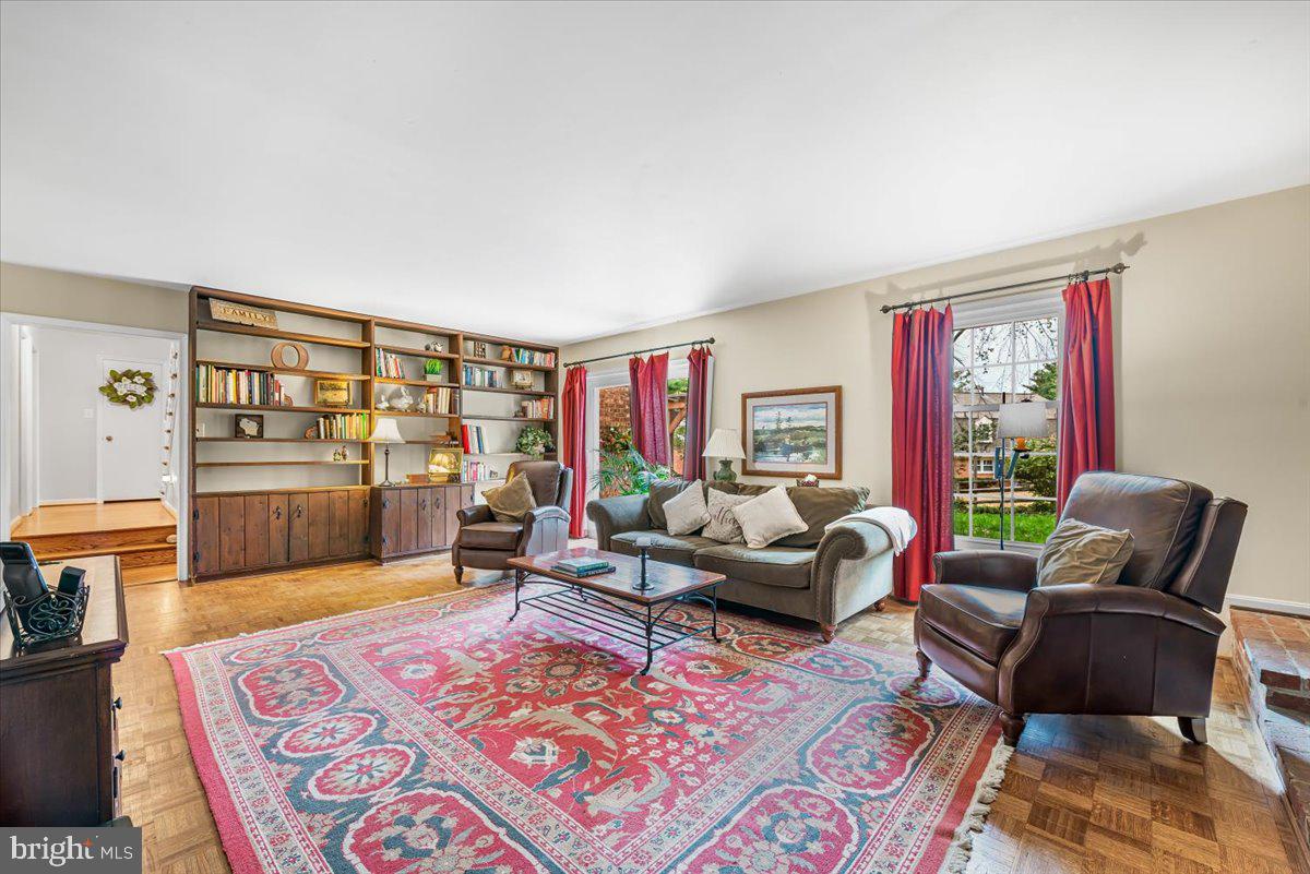 9809 Canal Road Gaithersburg, MD 20886 - Photo 16 of 50 a living room with furniture wooden floor and a rug
