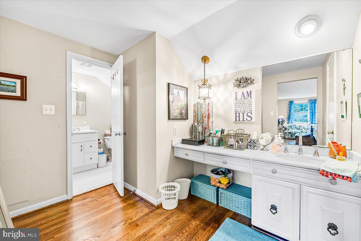 9809 Canal Road Gaithersburg, MD 20886 - Photo 26 of 50 a very nice looking room with a wooden floor