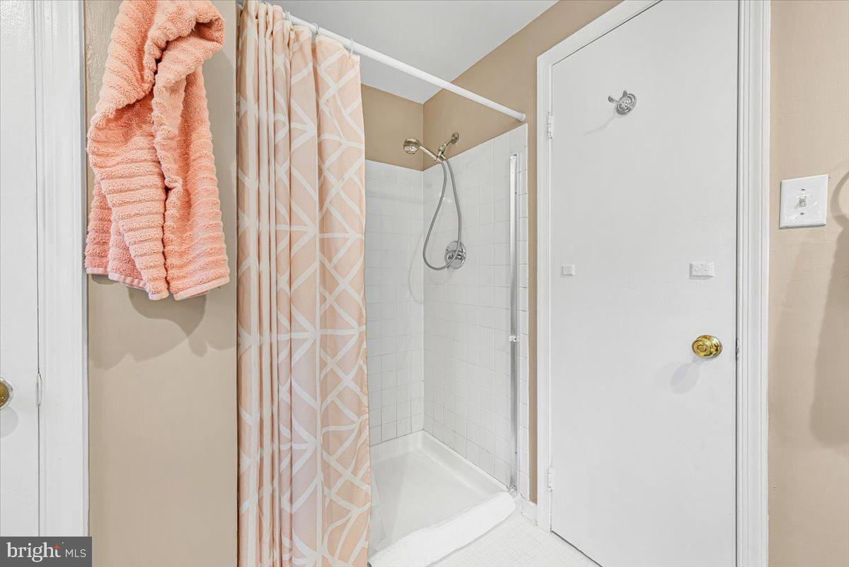 9809 Canal Road Gaithersburg, MD 20886 - Photo 29 of 50 a bathroom with a shower