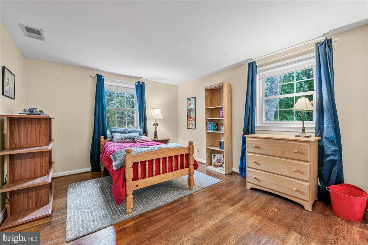 9809 Canal Road Gaithersburg, MD 20886 - Photo 33 of 50 a room with furniture and a dresser