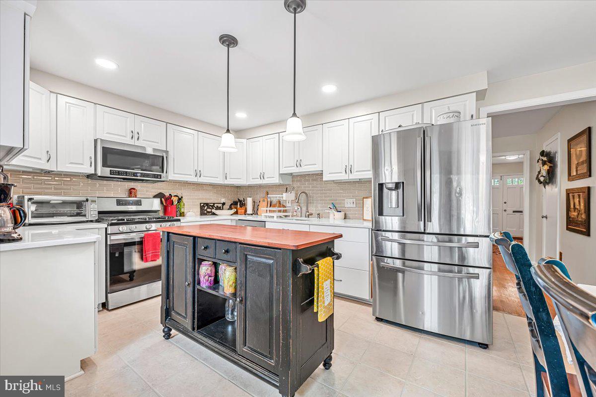 9809 Canal Road Gaithersburg, MD 20886 - Photo 6 of 50 a kitchen with stainless steel appliances granite countertop a refrigerator a stove a sink and a refrigerator