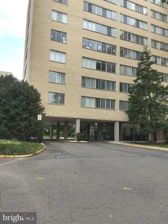 $1,600 | 6631 Wakefield Drive, Unit 704, Alexandria, VA 22307