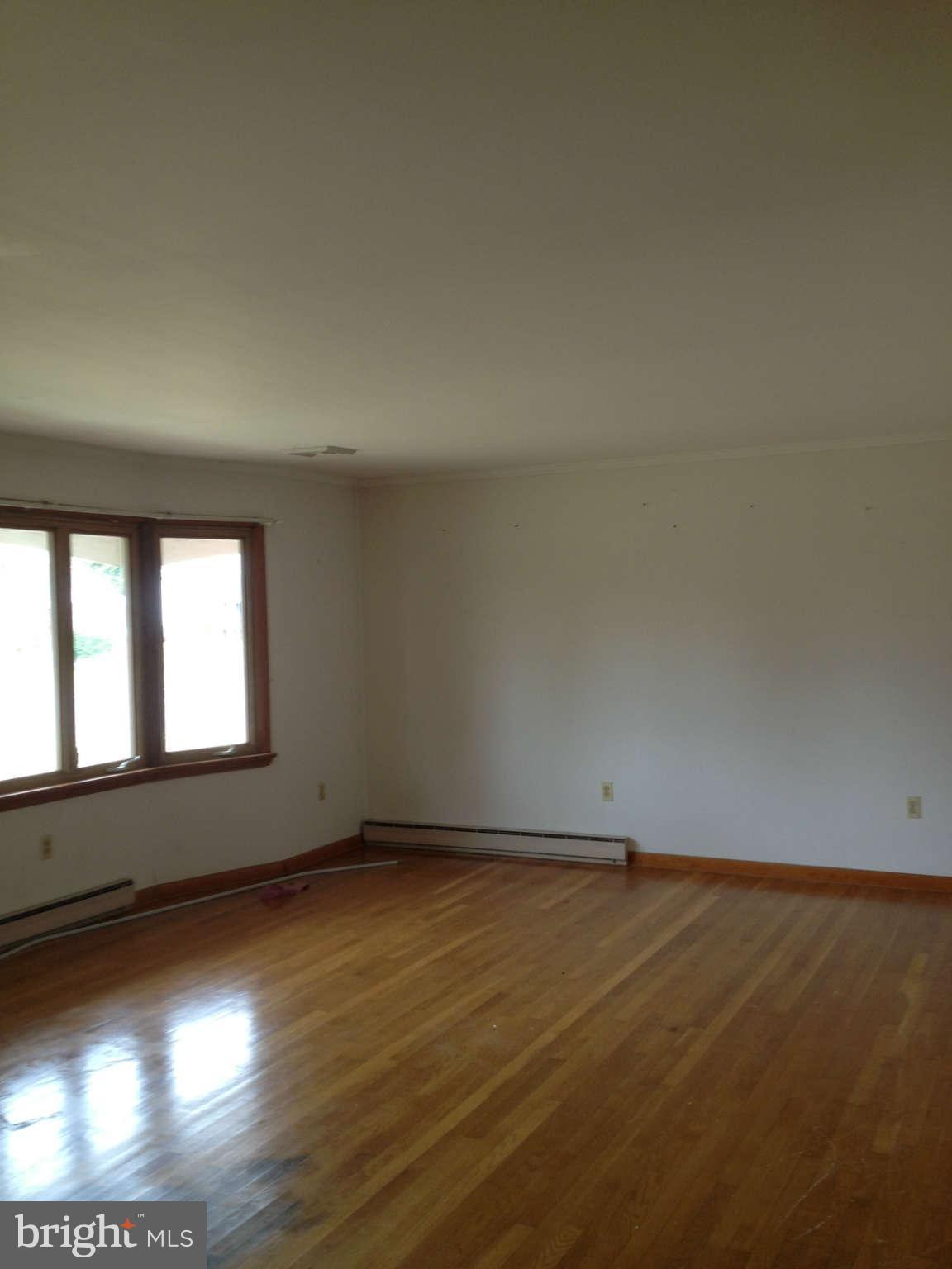 5507 Whitehall Road Cambridge, MD 21613 - Photo 4 of 7 Living Room