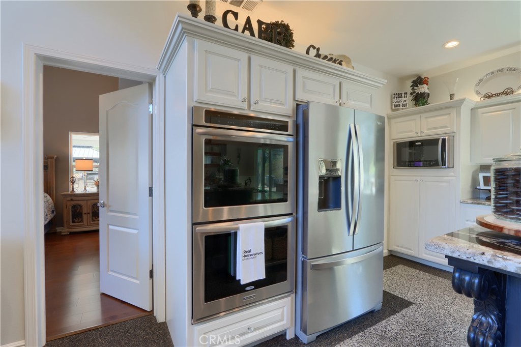 42038 Empty Creek Road Oakhurst, CA 93644 - Photo 14 of 66 Double ovens custom cabinets builtin microwave