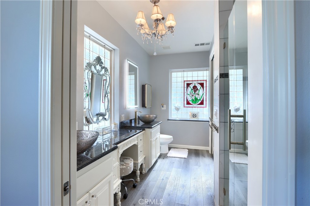 42038 Empty Creek Road Oakhurst, CA 93644 - Photo 32 of 66 primary bathroom