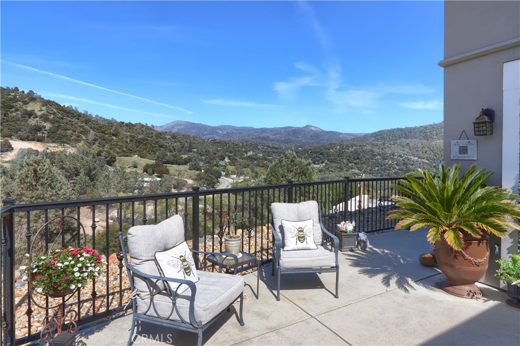 42038 Empty Creek Road Oakhurst, CA 93644 - Photo 35 of 66 Mountain views