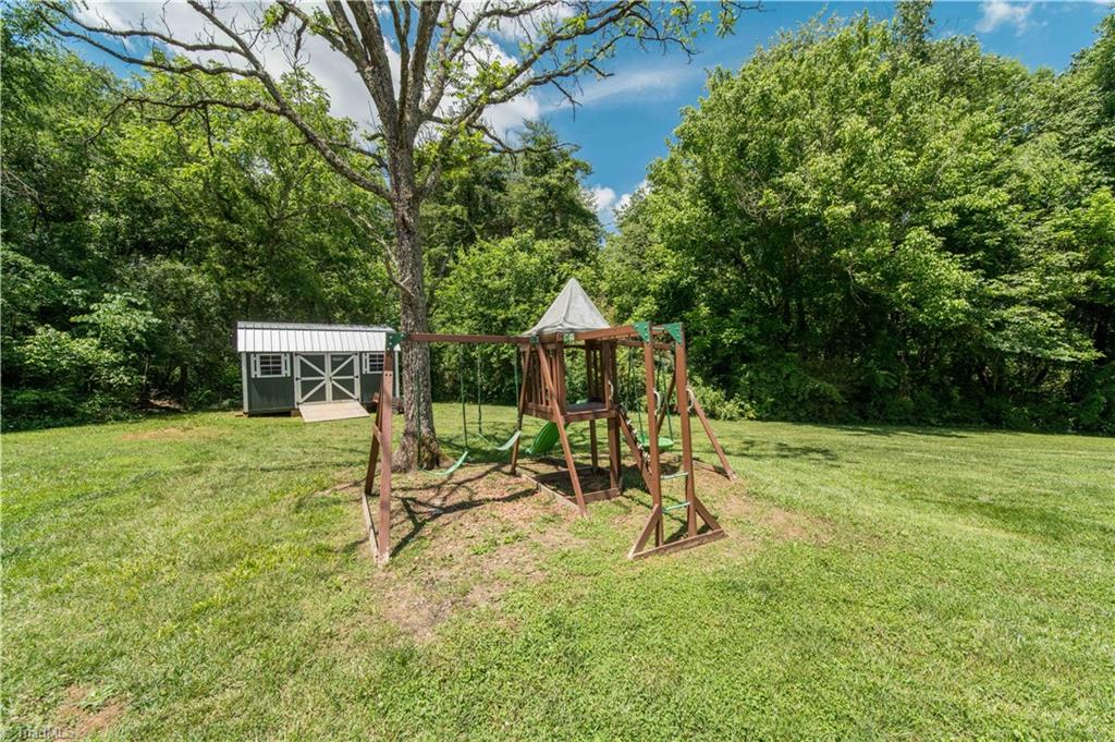 2186 Vienna Dozier Road Pfafftown, NC 27040 - Photo 6 of 24