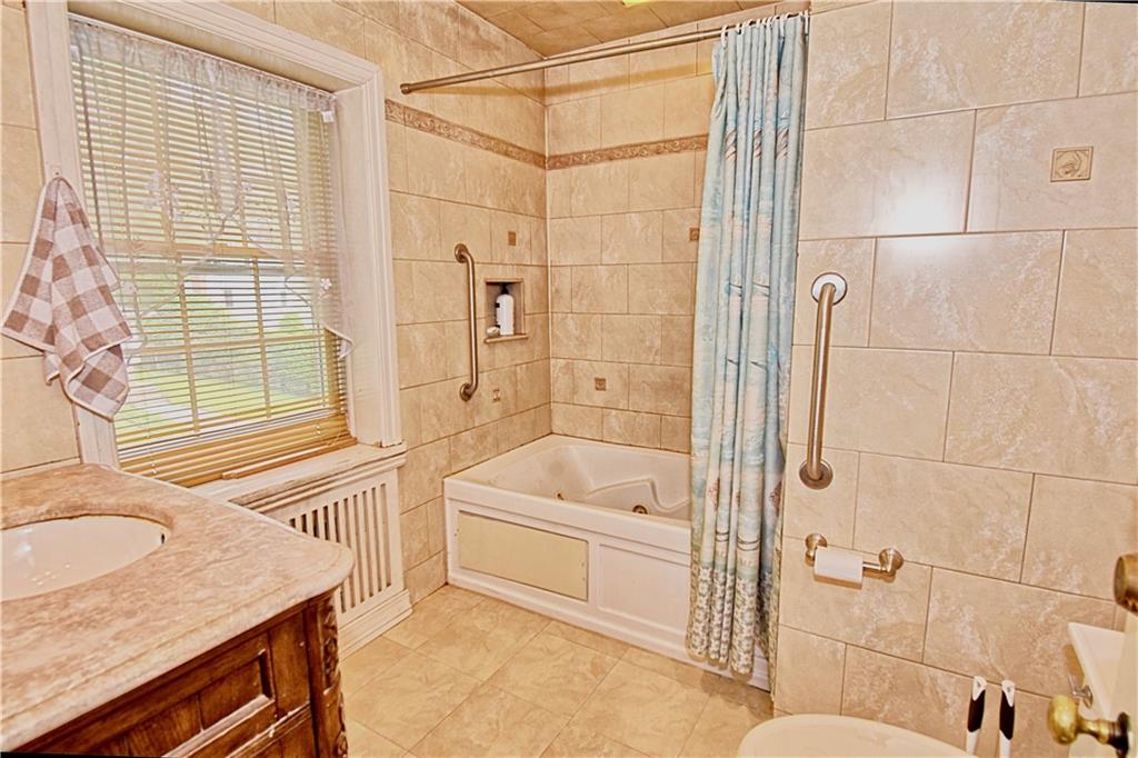 118 Longview Road Staten Island, NY 10304 - Photo 14 of 21 Gallery Image 14