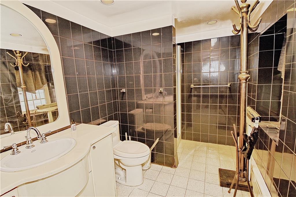 118 Longview Road Staten Island, NY 10304 - Photo 17 of 21 Gallery Image 17