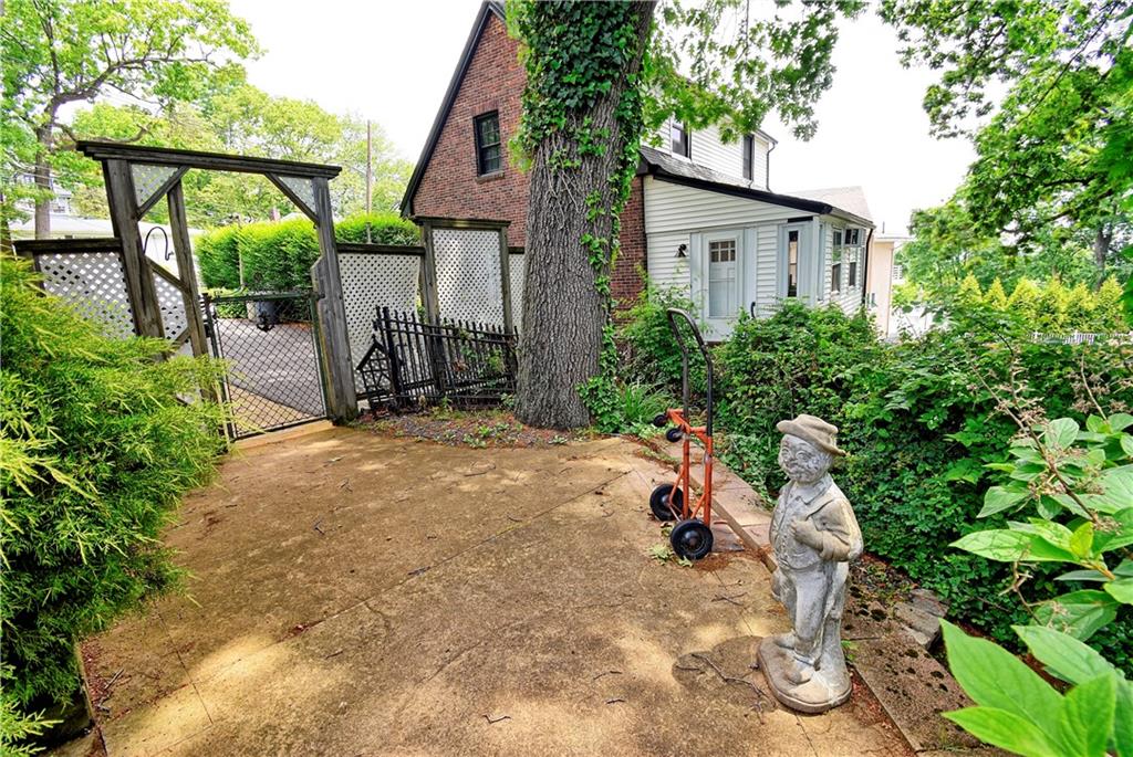 118 Longview Road Staten Island, NY 10304 - Photo 19 of 21 Gallery Image 19