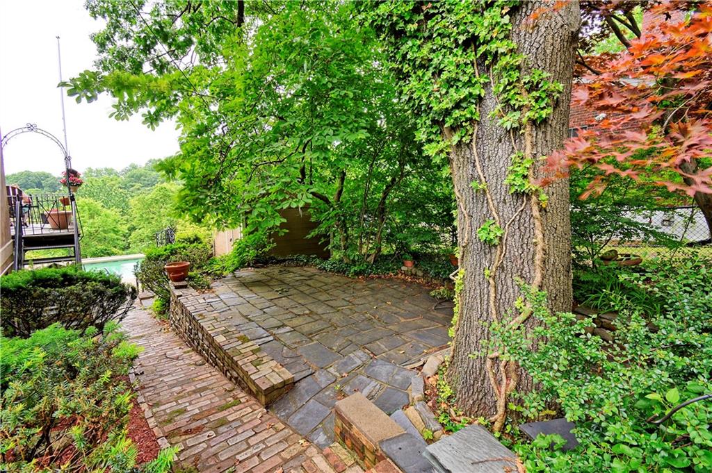 118 Longview Road Staten Island, NY 10304 - Photo 3 of 21 Gallery Image 3