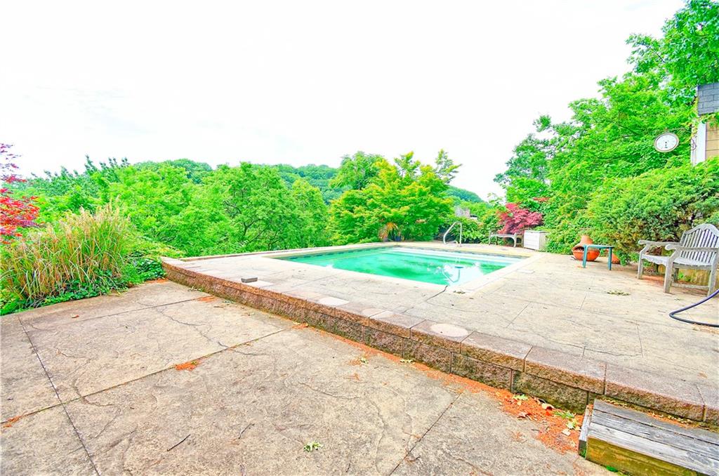 118 Longview Road Staten Island, NY 10304 - Photo 4 of 21 Gallery Image 4