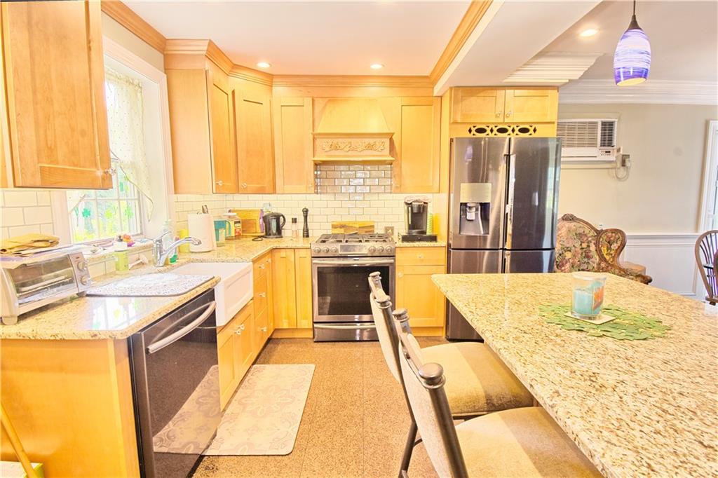118 Longview Road Staten Island, NY 10304 - Photo 5 of 21 Gallery Image 5