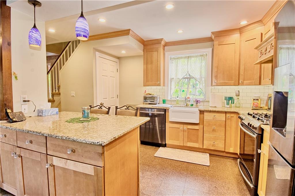 118 Longview Road Staten Island, NY 10304 - Photo 6 of 21 Gallery Image 6