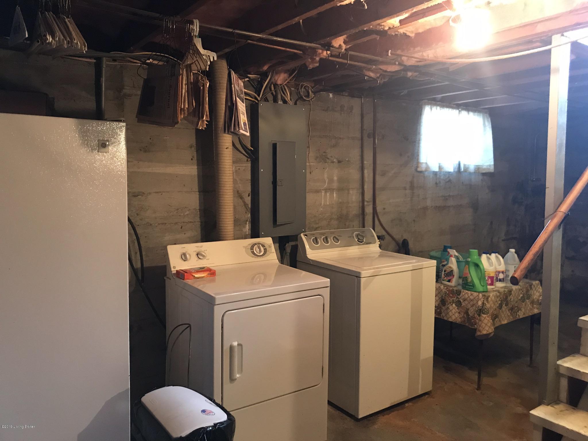 2052 Stringer Lane Mount Washington, KY 40047 - Photo 26 of 41 Utility room