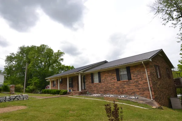 a front view of house with yard