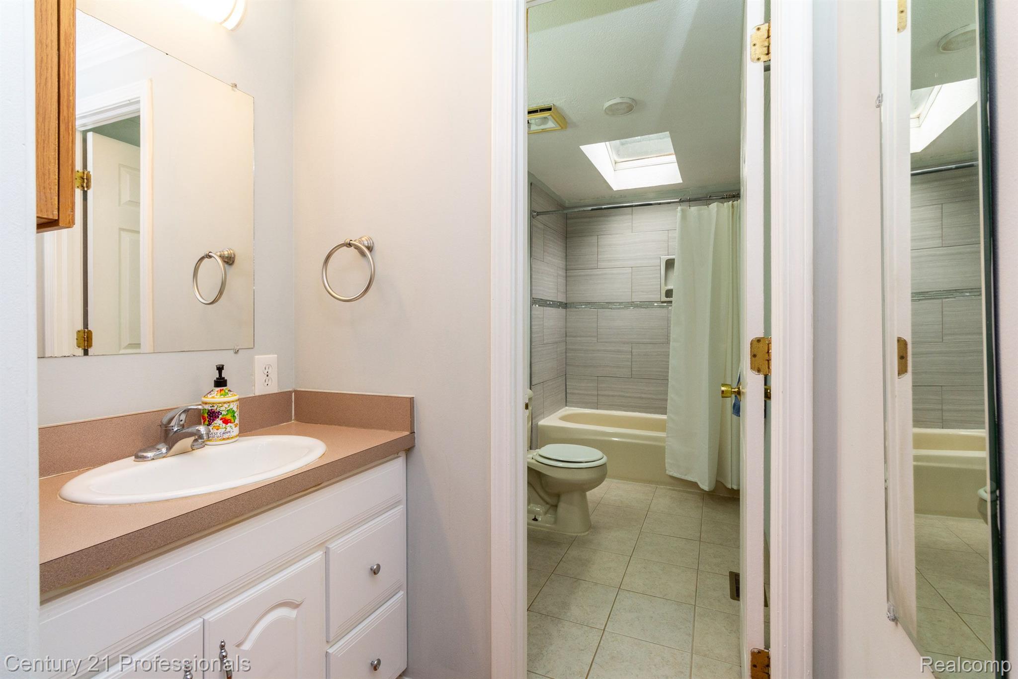 1147 East Auburn Road Rochester, MI 48307 - Photo 20 of 39 Gallery Image 20