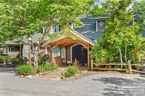 $275,000 | 250 Creekside Way, Unit C102, Burnsville, NC 28714