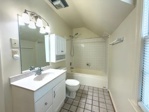 $1,500 | 821 Stonegate Drive, Unit 2, Salem, VA 24153