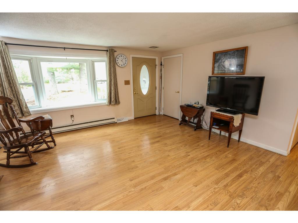 414 Deerfield Road Allenstown, NH 03275 - Photo 6 of 23