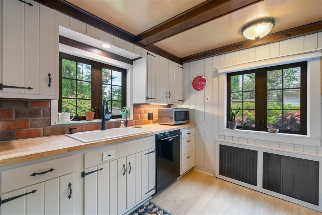 31 Braeburn Road Boston, MA 02136 - Photo 19 of 38