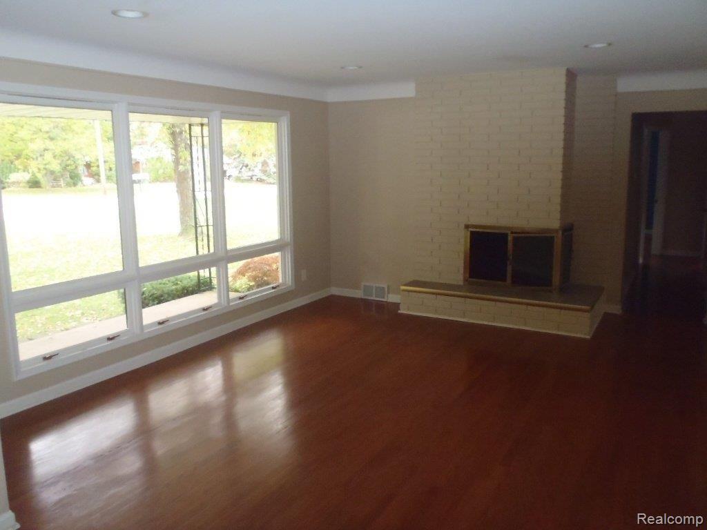 28341 Bay Tree Road Farmington, MI 48334 - Photo 3 of 8 10-21-2011_HAM 081