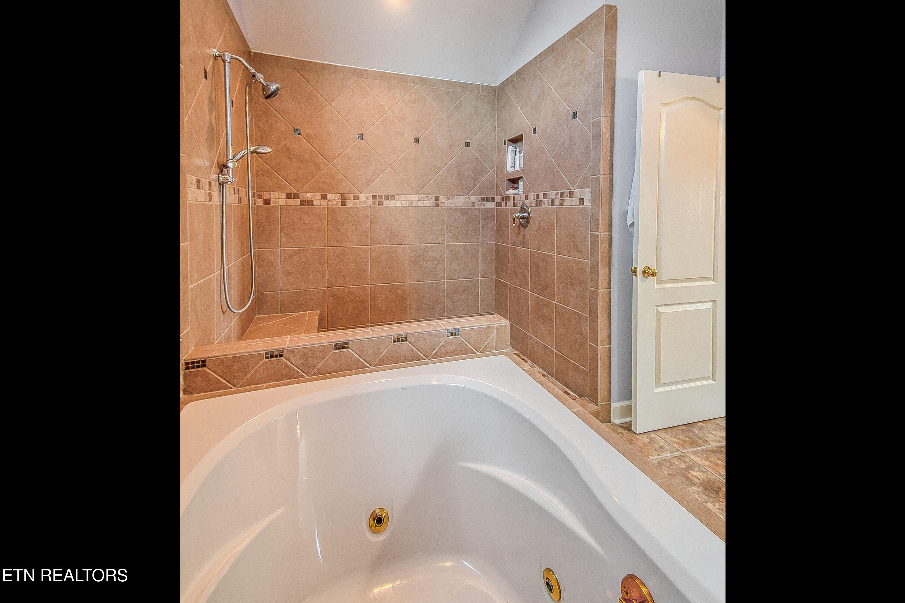 3445 Commodore Point Knoxville, TN 37922 - Photo 17 of 37 3445 Commodore Point Knoxville TN 37922