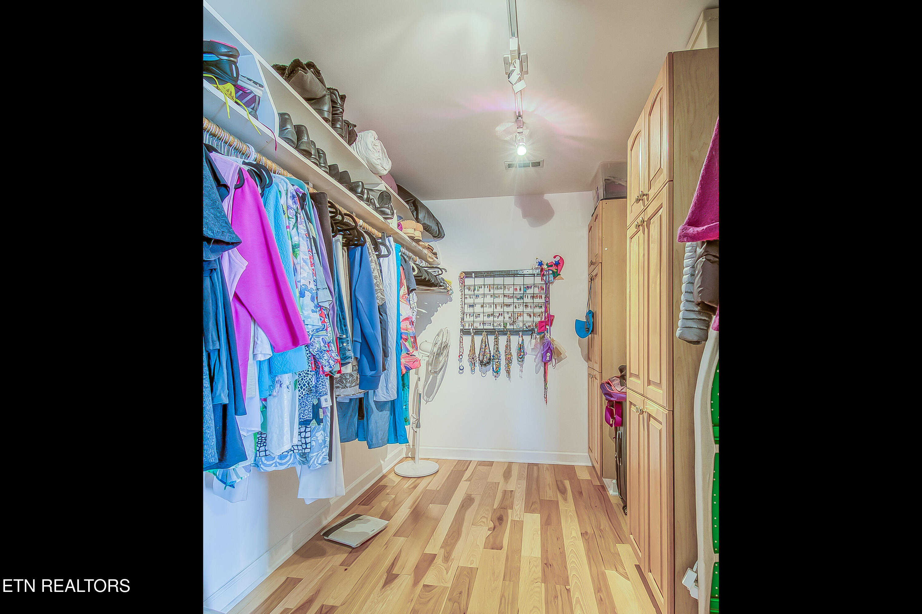 3445 Commodore Point Knoxville, TN 37922 - Photo 18 of 37 3445 Commodore Point Knoxville TN 37922