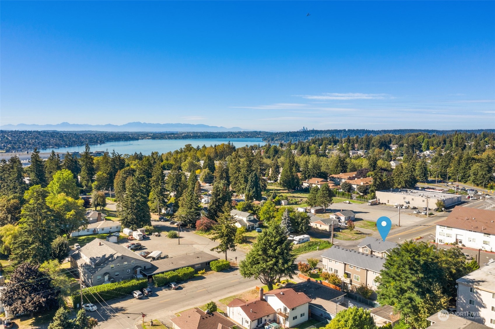 978 Edmonds Avenue Northeast Renton, WA 98056 - Photo 14 of 18 a view of a city