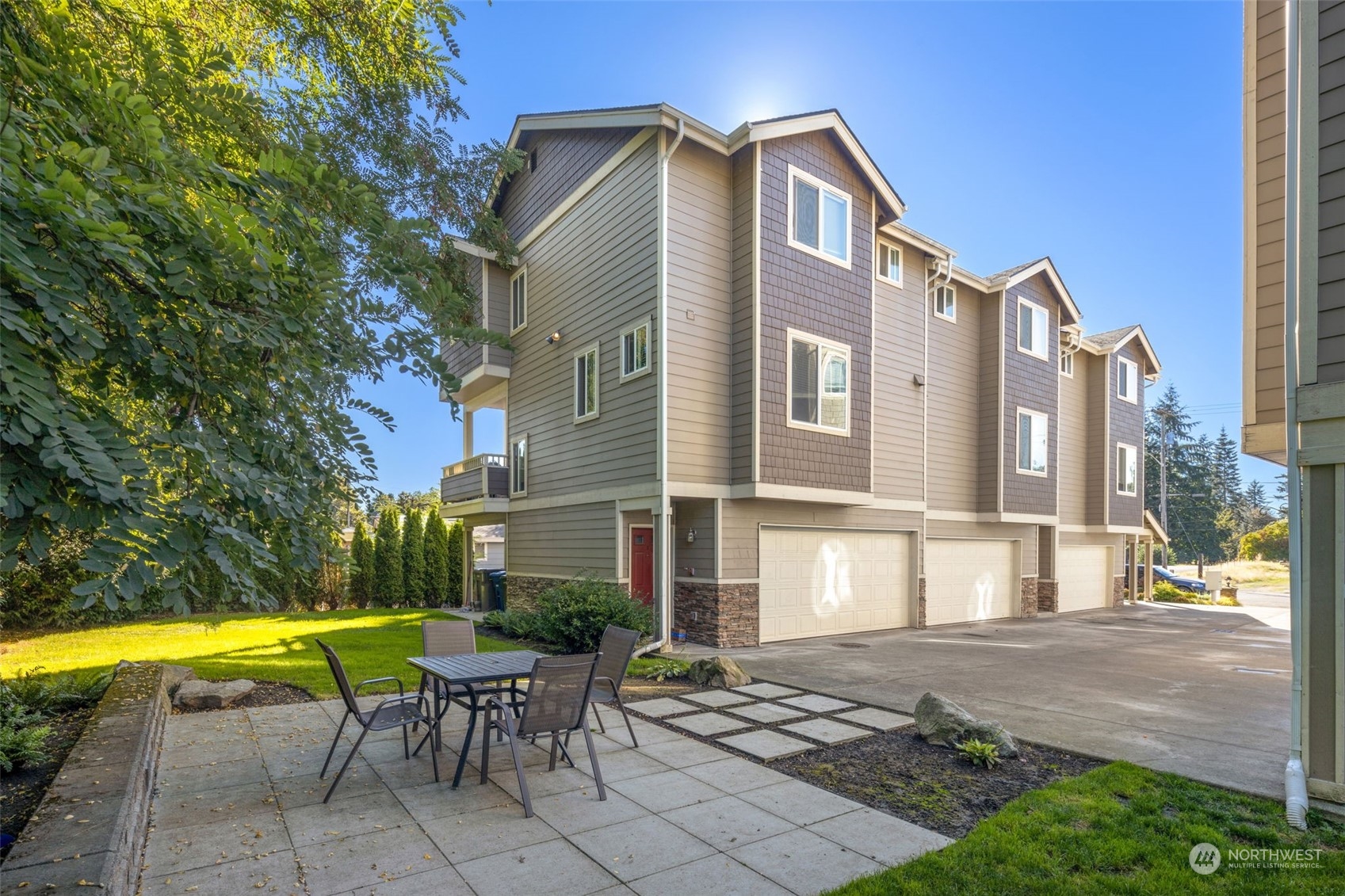 978 Edmonds Avenue Northeast Renton, WA 98056 - Photo 5 of 18 a view of a house with a swimming pool