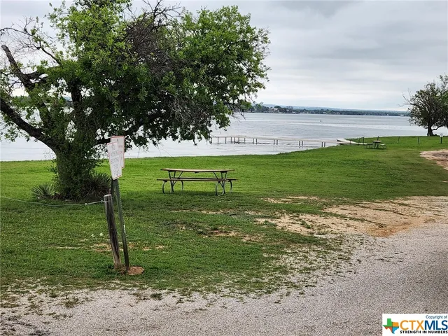 a view of a house with backyard and trees