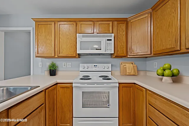 $1,900 | 200 Bridlewood Drive, Jacksonville, NC 28540