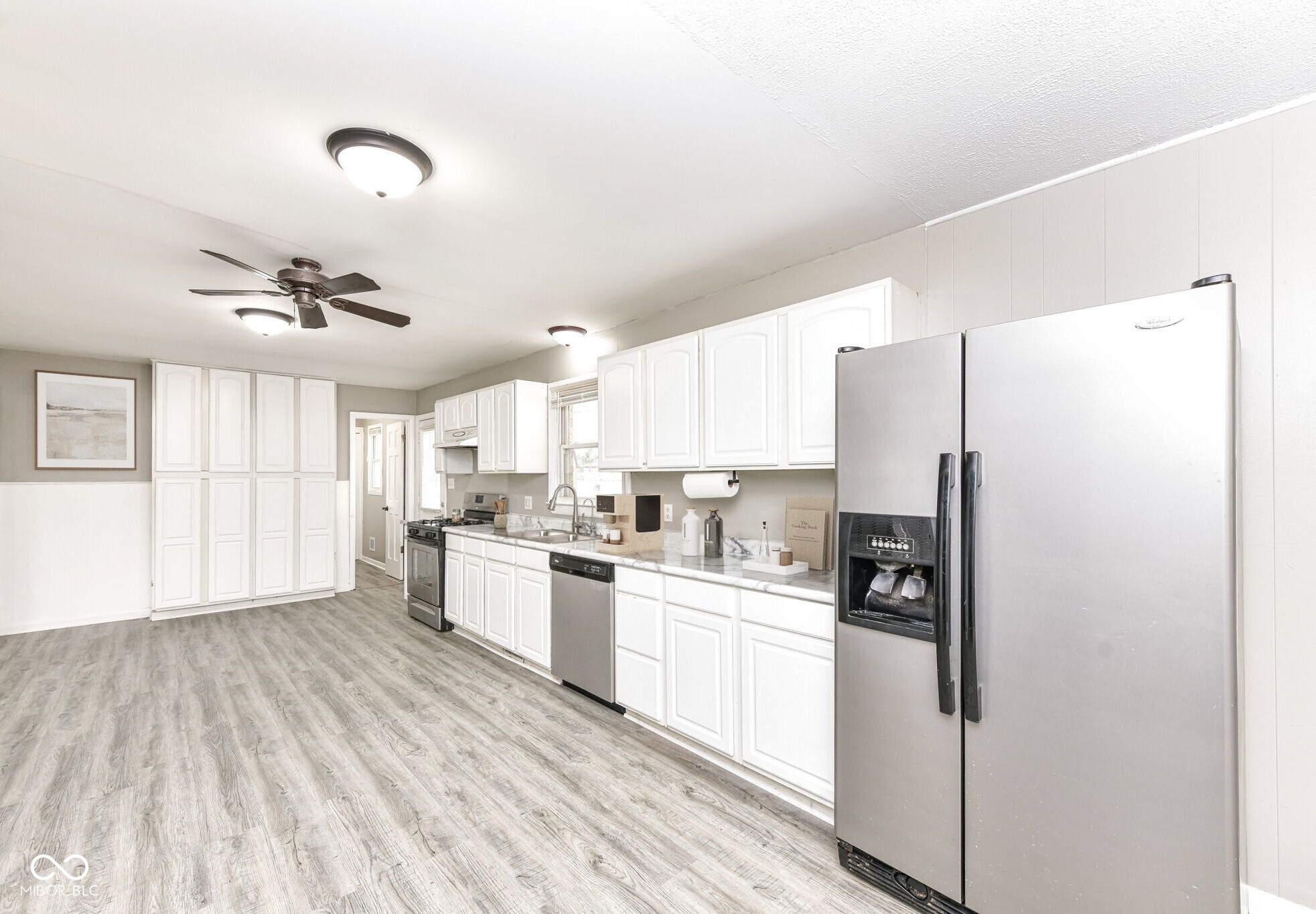 435 West Thompson Road Indianapolis, IN 46217 - Photo 10 of 37 Gallery Image 10