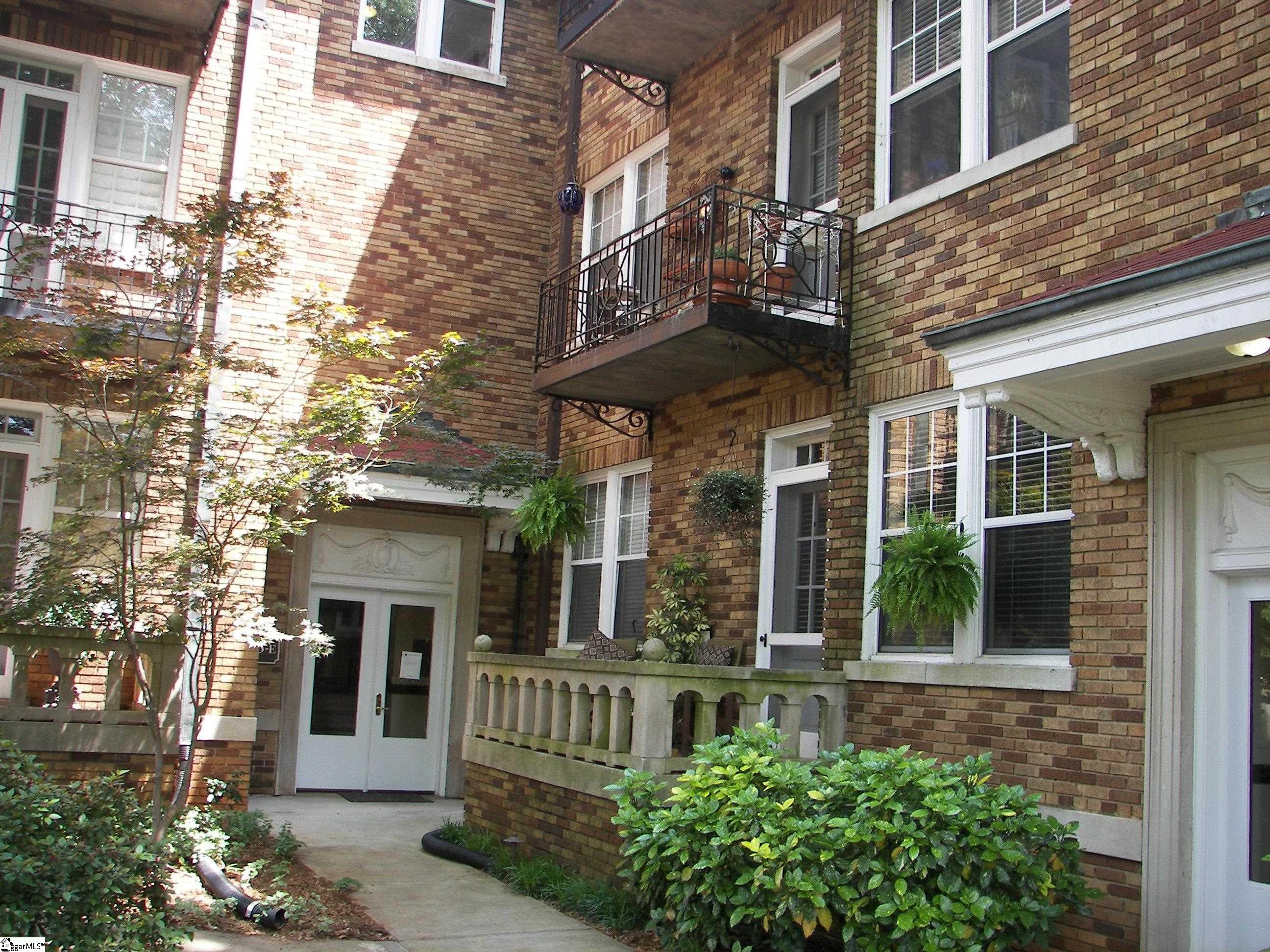 10 Manly Street, Unit B2 Greenville, SC 29601 - Photo 2 of 12