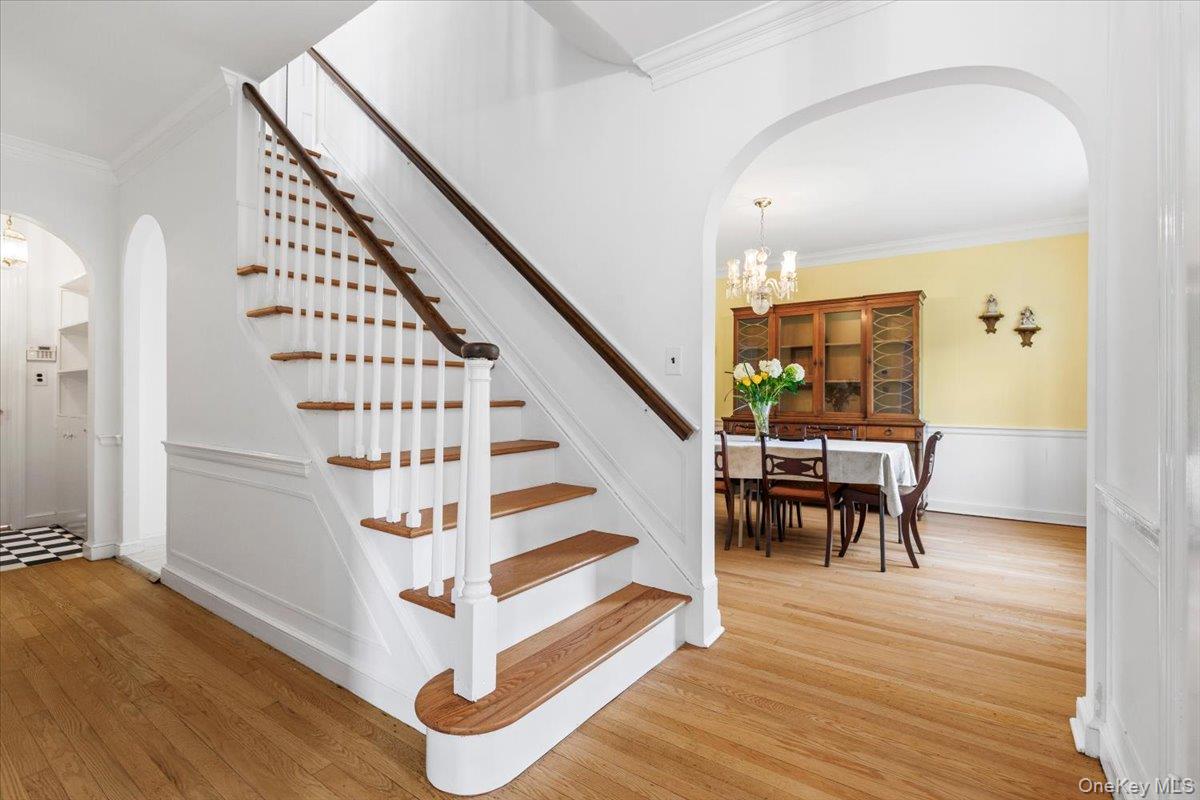 54 Strathmore Road Scarsdale, NY 10583 - Photo 4 of 45