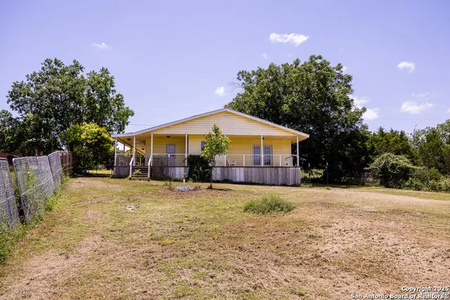 $2,100 | 904 Highway 173, Bandera, TX 78003