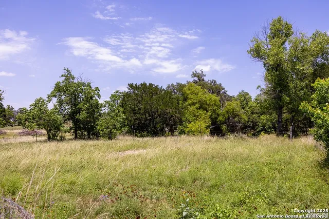 $2,100 | 904 Highway 173, Bandera, TX 78003