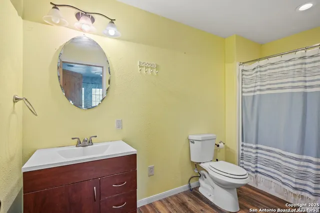 $2,100 | 904 Highway 173, Bandera, TX 78003