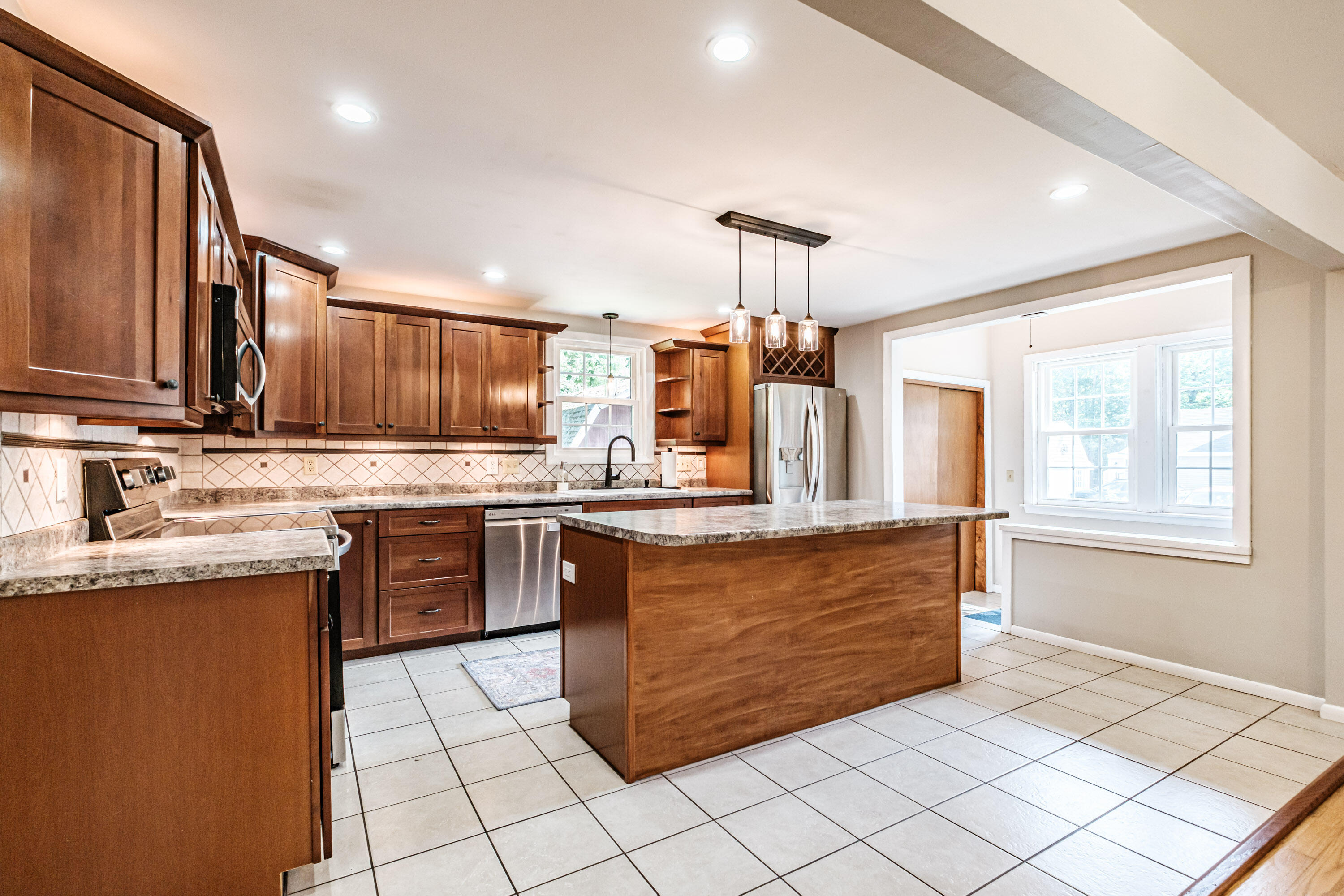262 Holmes Road Scarborough, ME 04074 - Photo 7 of 61 20260701gp-62018