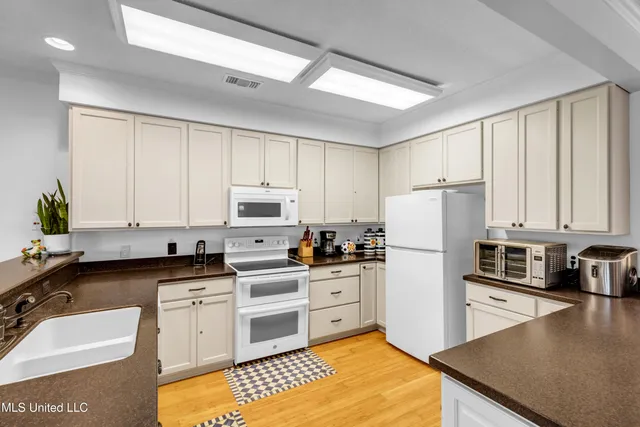 $995,000 | 10125 Choctaw Drive, Bay St. Louis, MS 39520