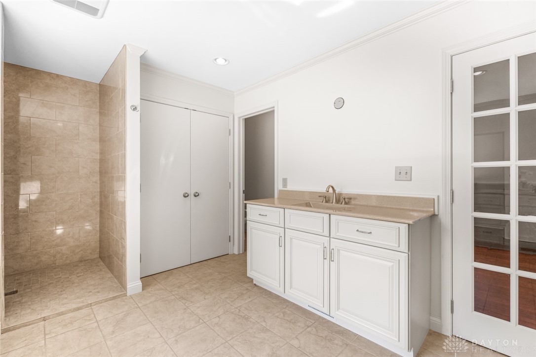 2420 Ridgeway Road Dayton, OH 45419 - Photo 28 of 62 Primary Bathroom (Main Floor)