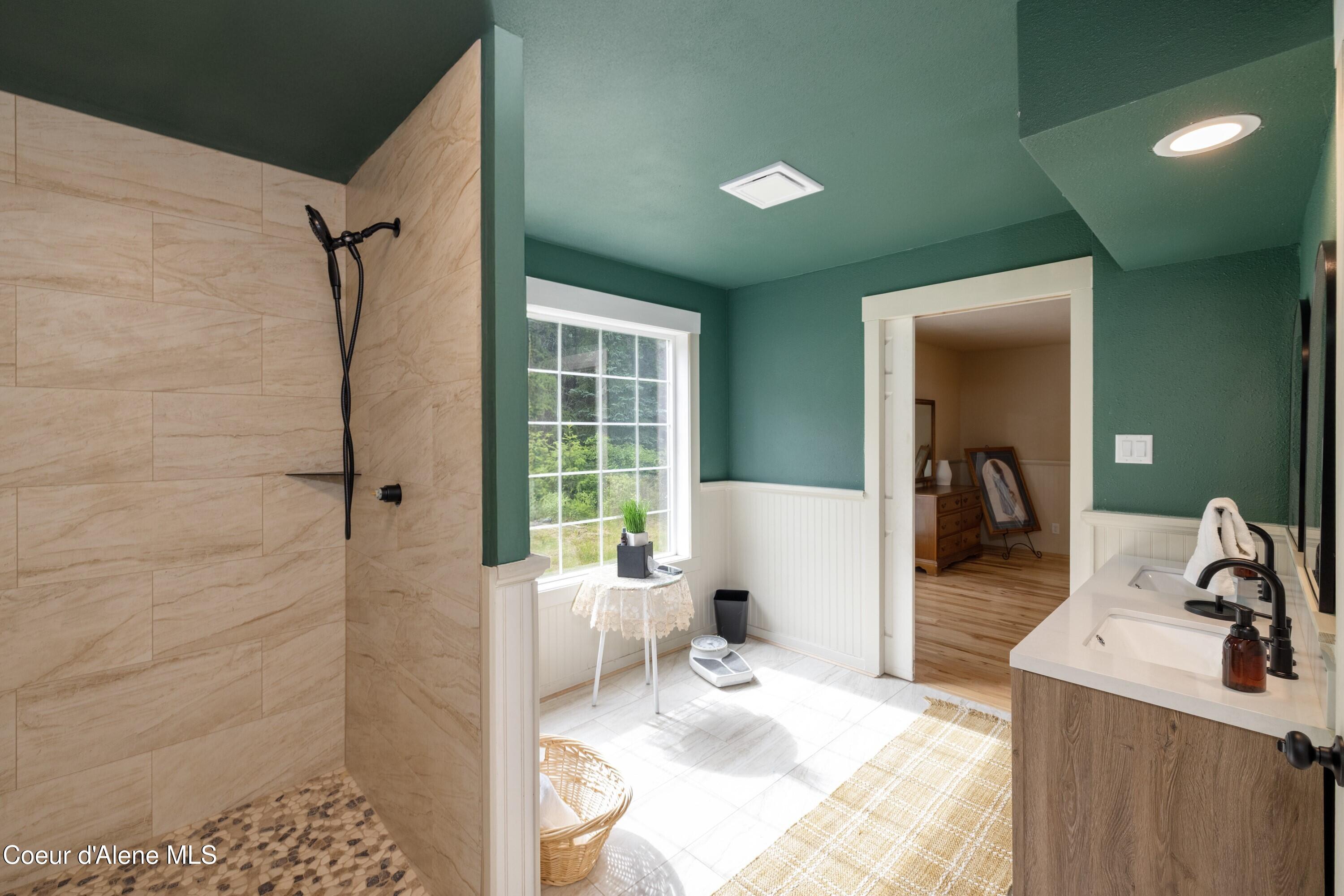 8924 East Black Bear Road Athol, ID 83801 - Photo 23 of 29 022_Primary Bathroom