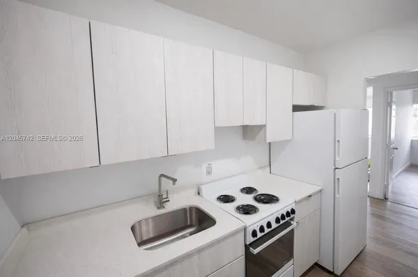 $1,800 | 7600 Dickens Avenue, Unit 2, Miami Beach, FL 33141