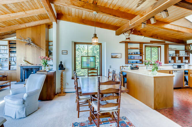 416 Lighthouse Road Aquinnah, MA 02535 - Photo 13 of 39 http://d1qzqeyxiitrap.cloudfront.net/photos/38426/2d4ae84d.jpg