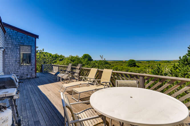 416 Lighthouse Road Aquinnah, MA 02535 - Photo 18 of 39 http://d1qzqeyxiitrap.cloudfront.net/photos/38426/b89fe0e0.jpg