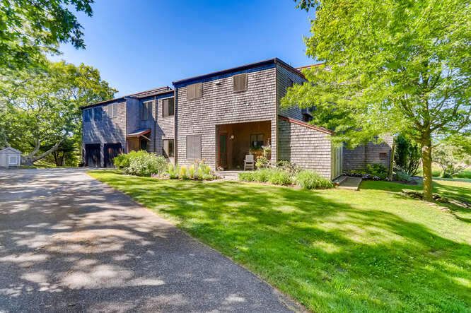 416 Lighthouse Road Aquinnah, MA 02535 - Photo 3 of 39 http://d1qzqeyxiitrap.cloudfront.net/photos/38426/48bdb6e0.jpg