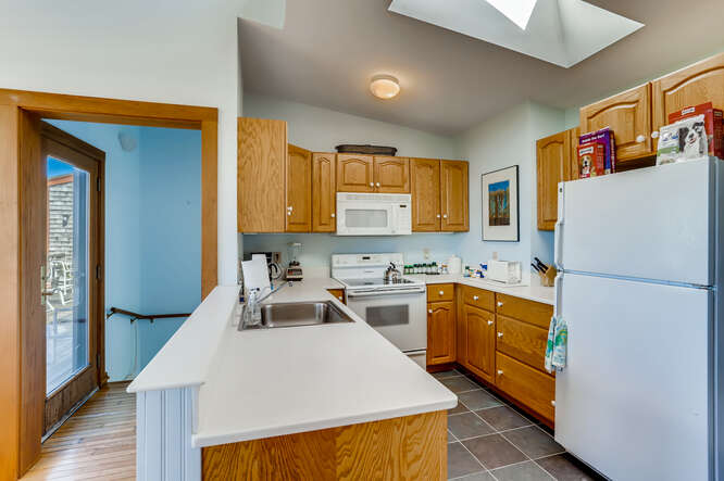 416 Lighthouse Road Aquinnah, MA 02535 - Photo 25 of 39 http://d1qzqeyxiitrap.cloudfront.net/photos/38426/08035d30.jpg