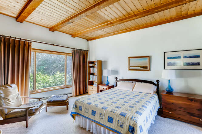 416 Lighthouse Road Aquinnah, MA 02535 - Photo 28 of 39 http://d1qzqeyxiitrap.cloudfront.net/photos/38426/474beb16.jpg