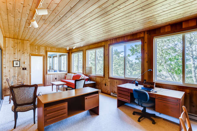 416 Lighthouse Road Aquinnah, MA 02535 - Photo 33 of 39 http://d1qzqeyxiitrap.cloudfront.net/photos/38426/b17ac37d.jpg