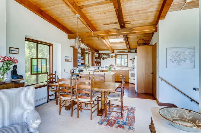 416 Lighthouse Road Aquinnah, MA 02535 - Photo 10 of 39 http://d1qzqeyxiitrap.cloudfront.net/photos/38426/d0cf611d.jpg